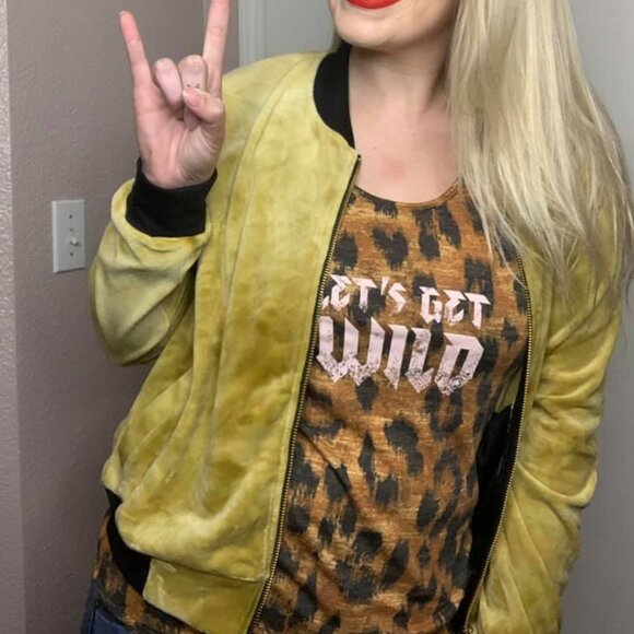 NEW LuLaRoe Elegant Faux Suede Gold Mustard Velour Stevie Bomber Jacket Stretch - Picture 8 of 8